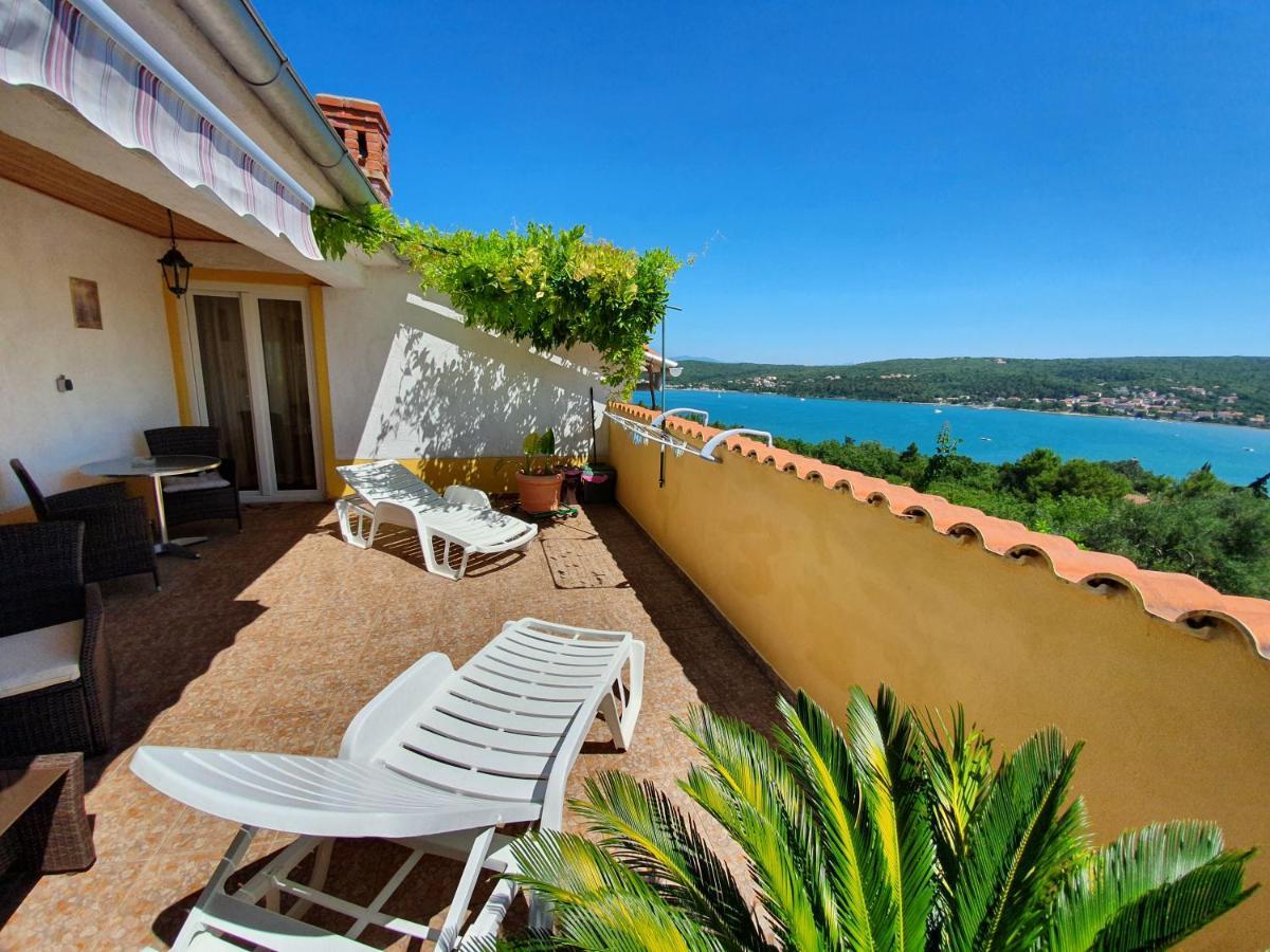 Apartment Dajana 4+2 Čižići Eksteriør bilde
